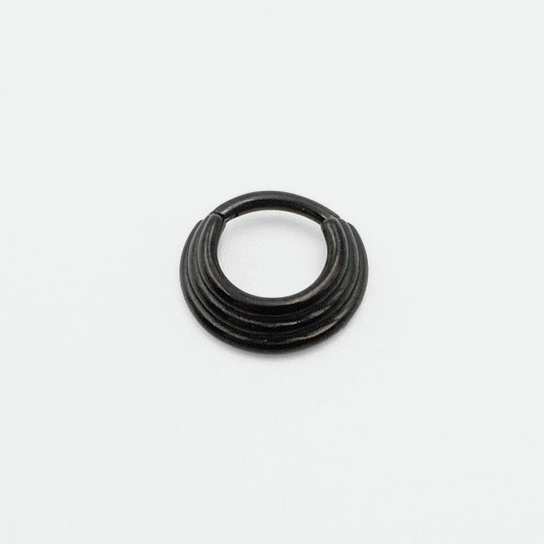 Piercing Septum fuer Damen jetzt kaufen in unserem Onlineshop oder vor Ort in unserer Filiale in Basel